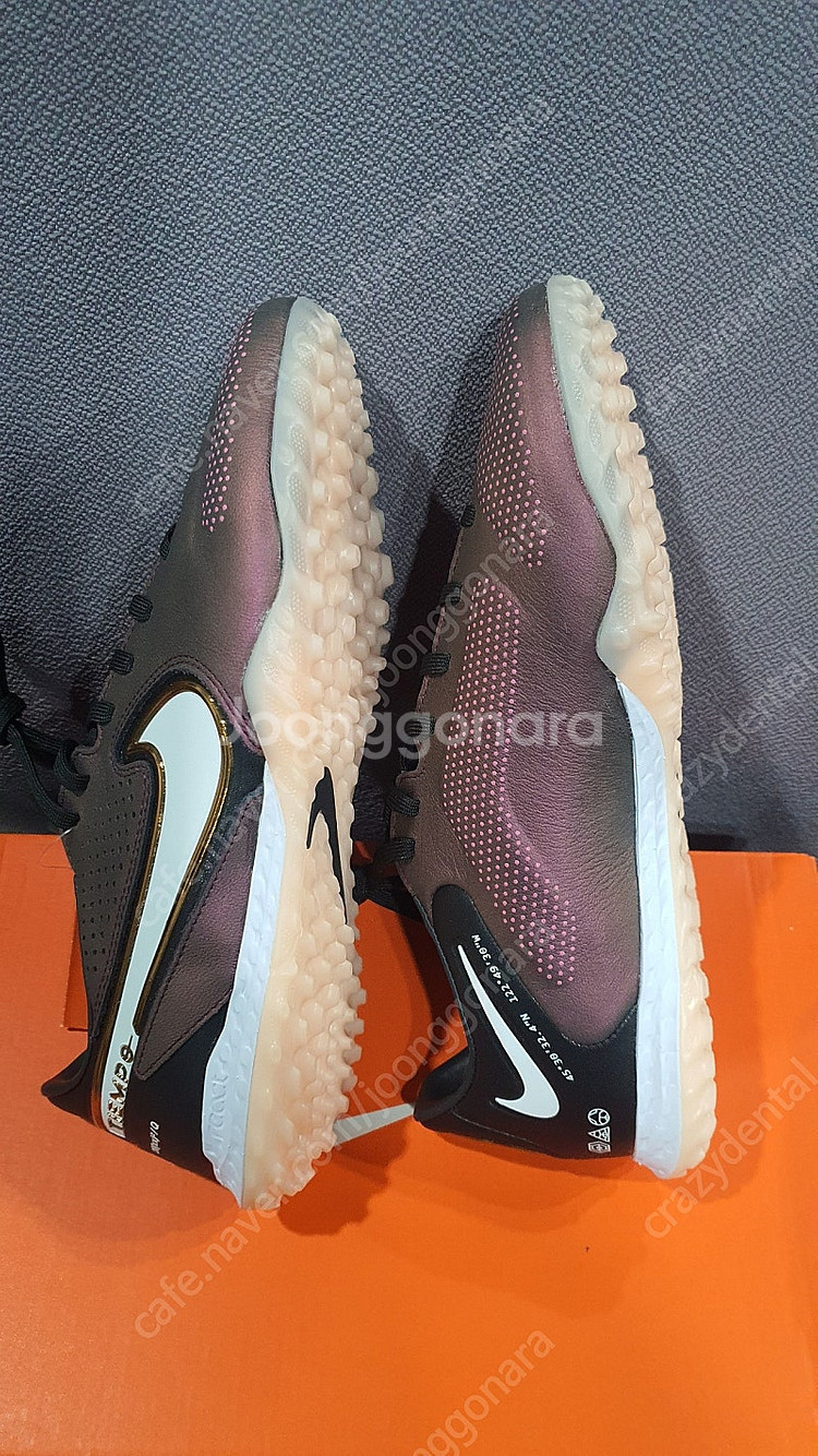 나이키 티엠포 리액트 레전드 9 프로 TF 풋살화 판매합니다.--3