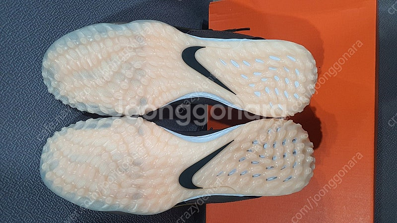 나이키 티엠포 리액트 레전드 9 프로 TF 풋살화 판매합니다.--5