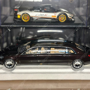 1:18 Autoart Maybach Pullman Dark red