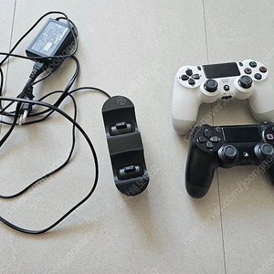 PS4 듀얼쇼크4 무선 호환 컨트롤러 2개 + 정품 충전기