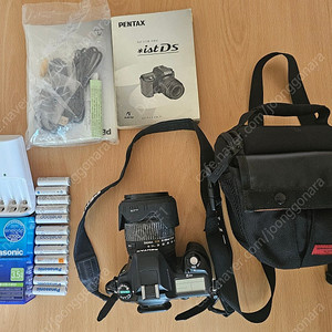 카메라 일체 용품 (펜탁스ist ds+시그마 18-200 f3.5-6.3 dc렌즈+충전기+배터리+가방)