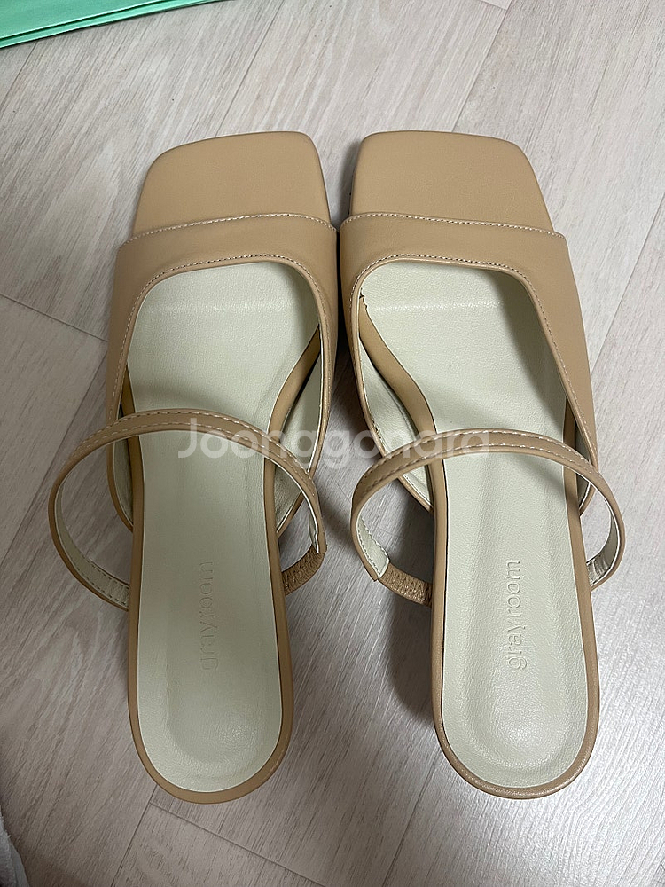 그레이룸 편예샌들 누드베이지 240--0