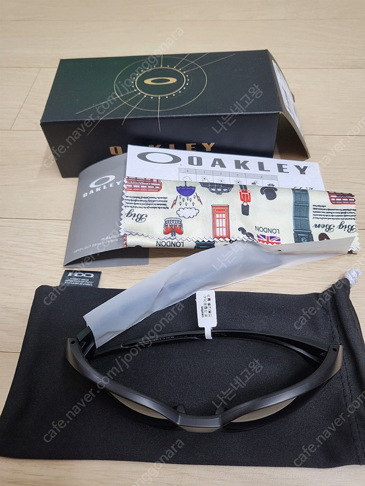 오클리 아이자켓 블랙 판매합니다--2