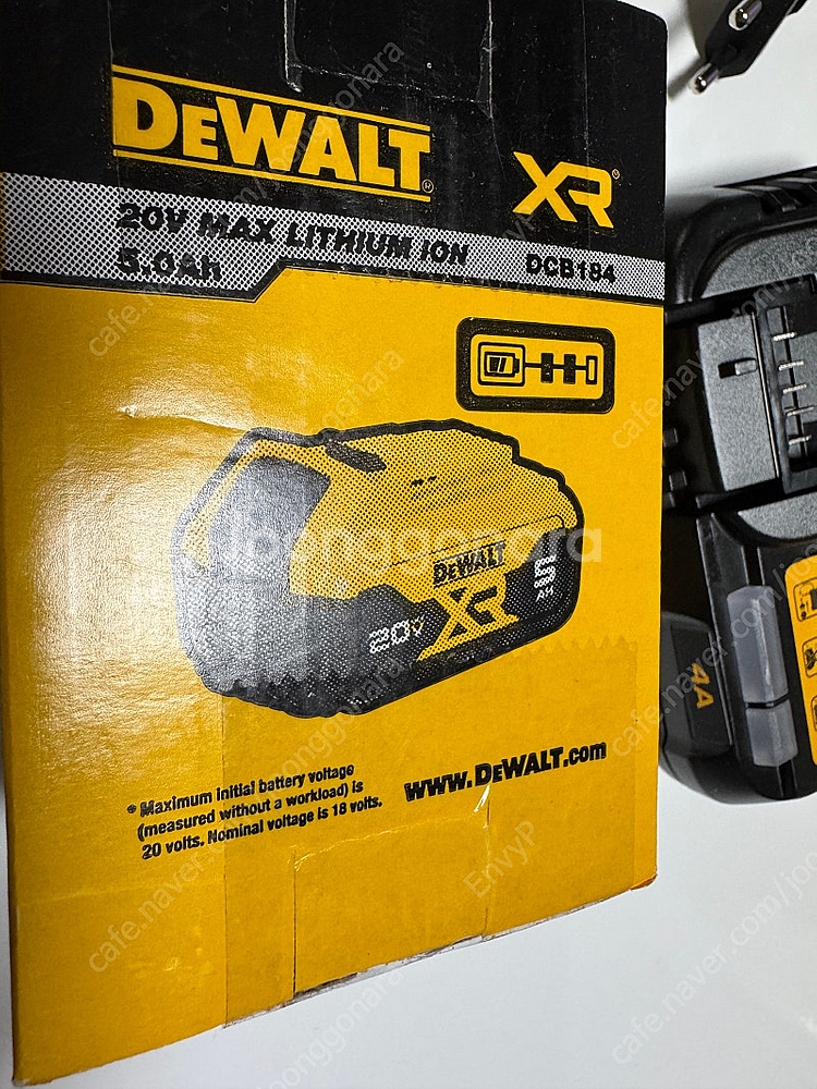 디월트 20v 신형 5암페어 배터리 dcb184+ 디월트 충전기 dcb1104--1