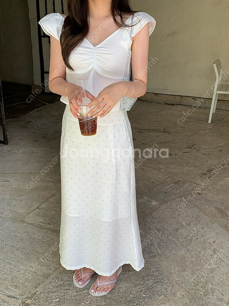 온드민 포니프릴블라우스 베이지,화이트,블랙--4