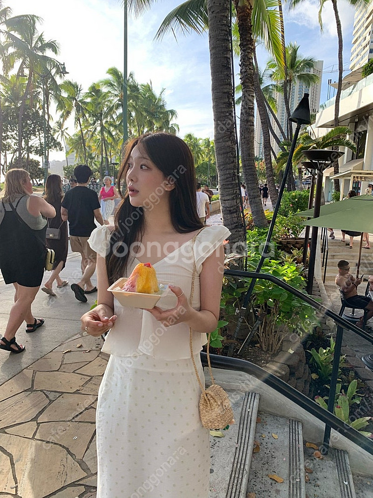 온드민 포니프릴블라우스 베이지,화이트,블랙--9