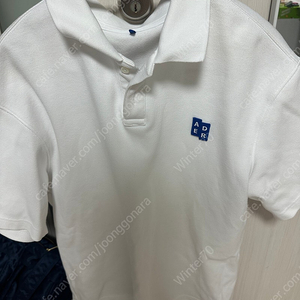 아더에러 오프화이트 카라티 팝니다