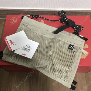 <새상품> 푸마 유틸리티 샤코슈백 베이지컬러 저렴하게 판매합니다.