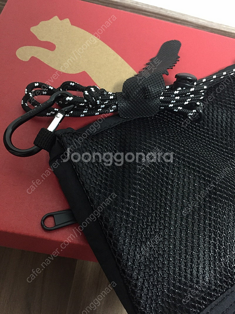 <새상품> 푸마 유틸리티 샤코슈백 블랙컬러 저렴하게 판...--6
