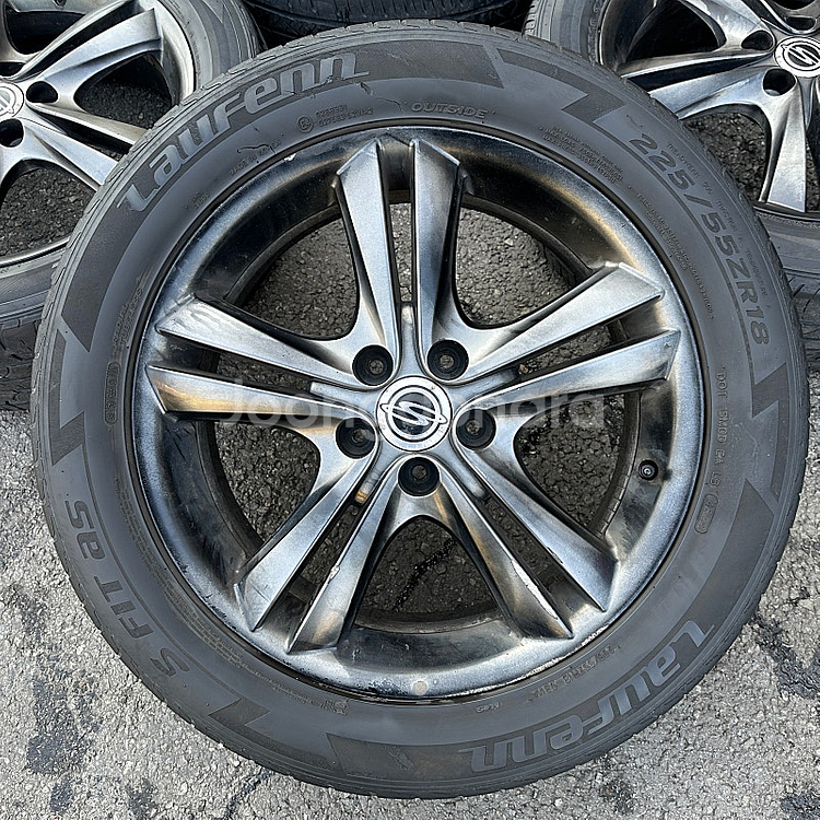 코란도C 18인치 중고 고스트크롬 휠타이어 세트 팔아요 225 55 18--1