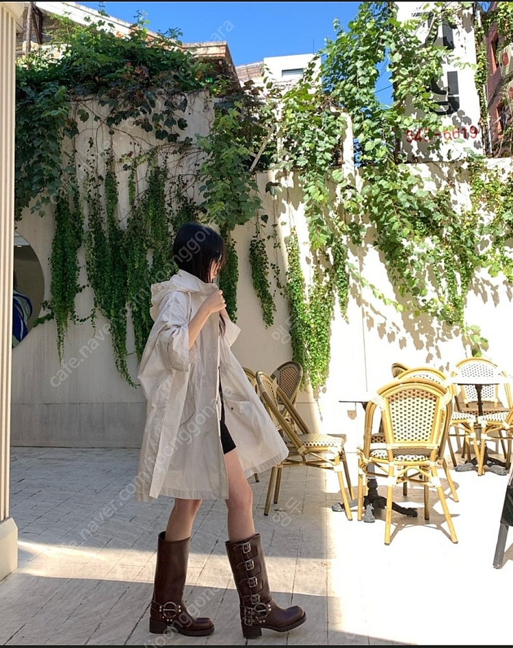 소윰 soyoom 바람막이 판초 이미지