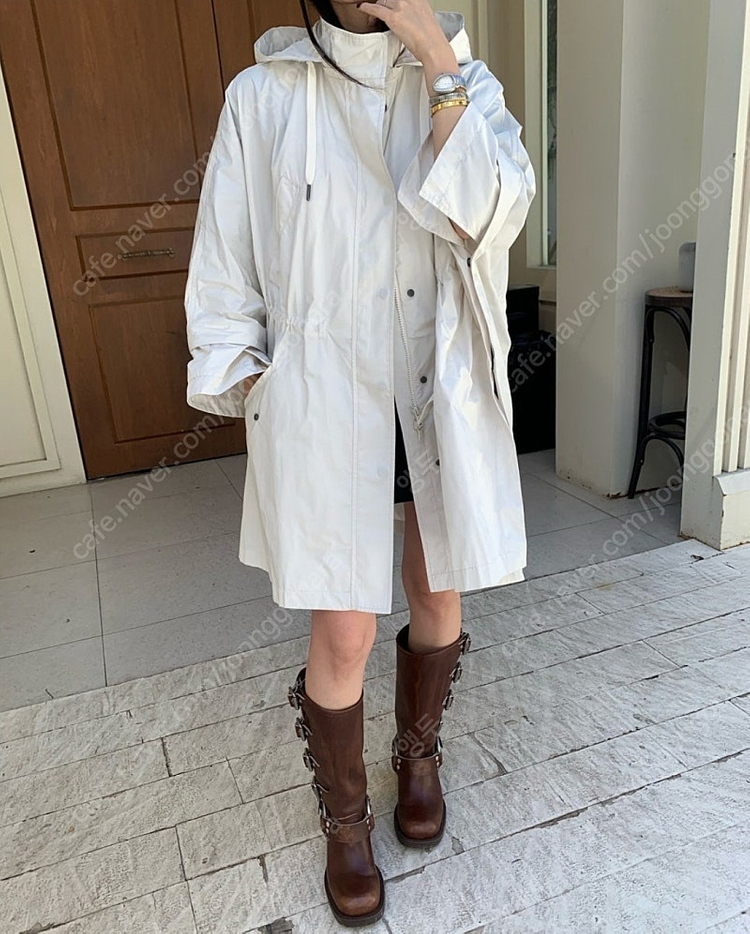 소윰 soyoom 바람막이 판초 이미지