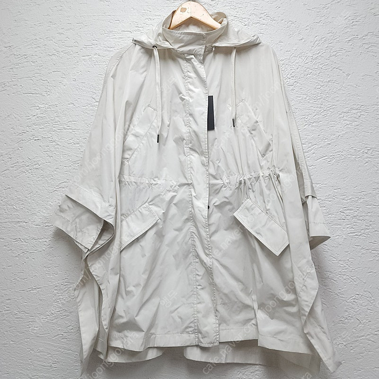 소윰 soyoom 바람막이 판초 이미지