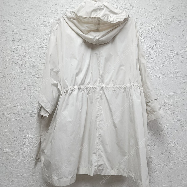 소윰 soyoom 바람막이 판초 이미지