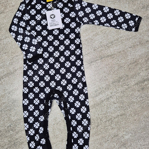 던스 블랙클로버 랩넥수트