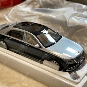 (30만원에 구매합니다 ) 1:18 올모스트리얼 s650 마이바흐 w222 F/L