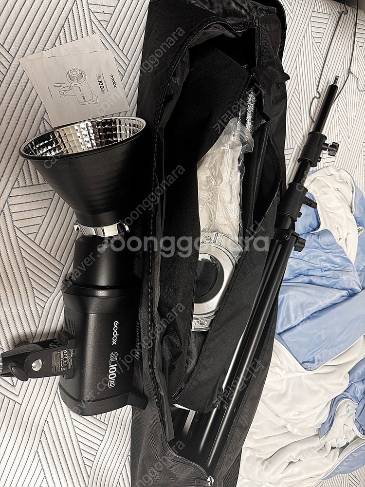 고독스 sl100bi 조명팝니다(삼각대,소프트박스 포함...--0