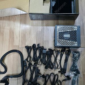 시소닉 PRIME PLATINUM PX-1300 풀모듈러 팝니다.