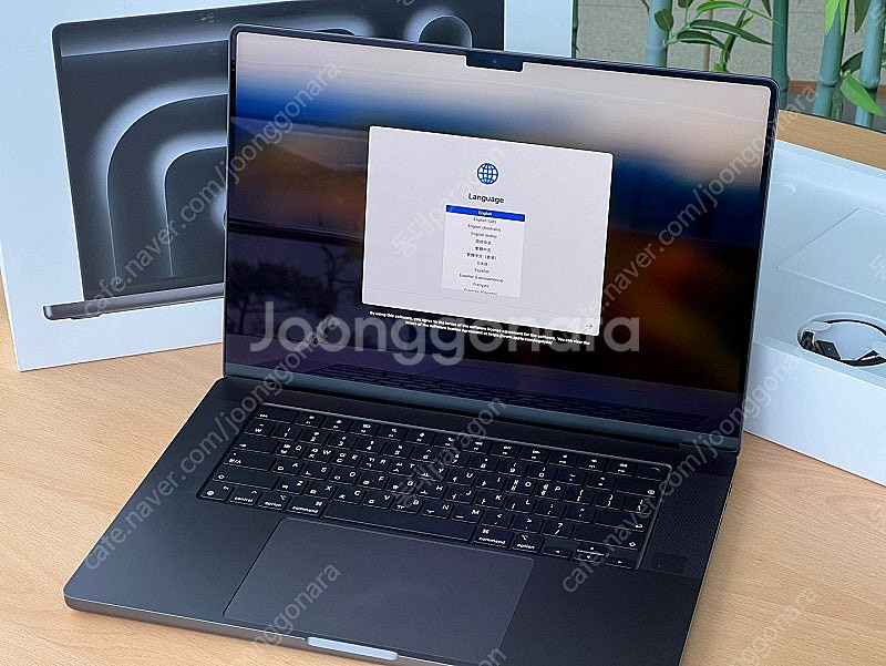 애플 맥북프로 M4 max 8tb / 128GB 메모리...--1