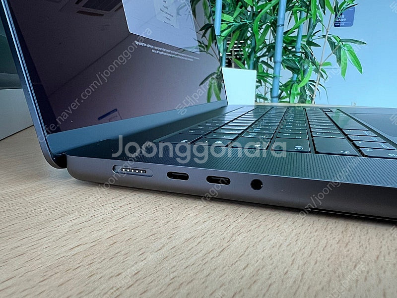 애플 맥북프로 M4 max 8tb / 128GB 메모리...--2
