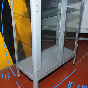 이케아 IKEA 파브리셰르 유리장식장 수납장(라이트그레이)
