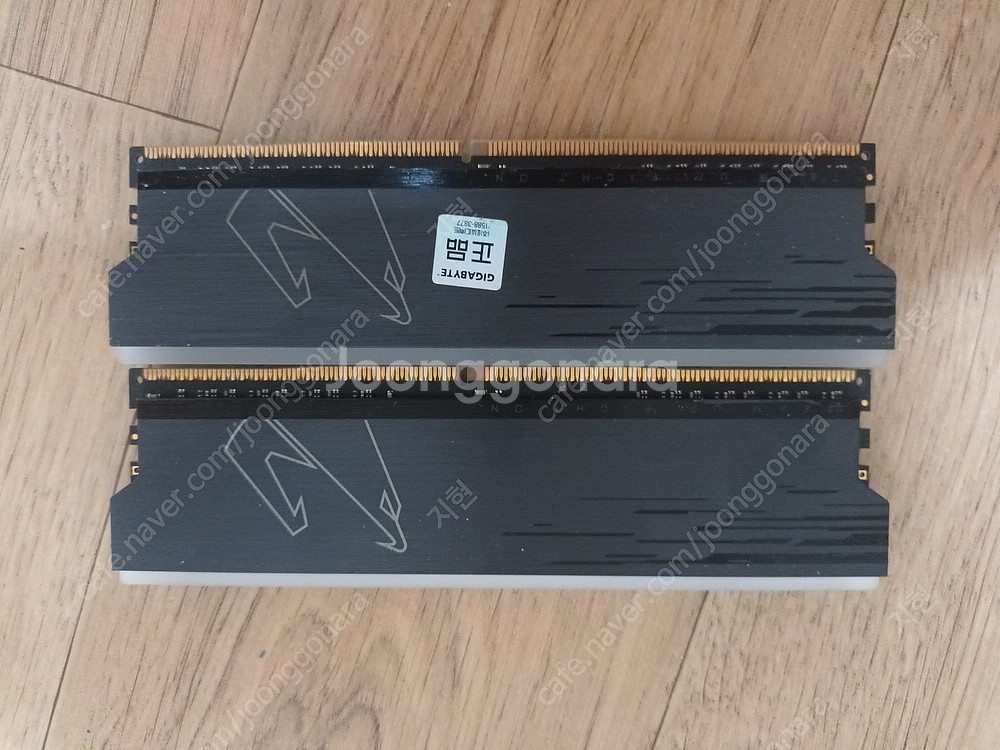 DDR4 램 두 세트 팝니다.--1