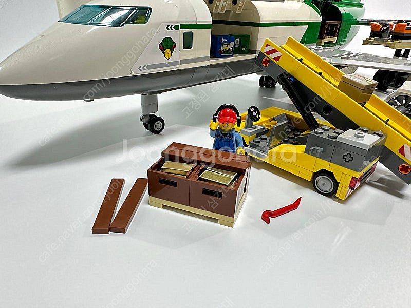 레고 60022, 60020 카고비행기, 트럭--1