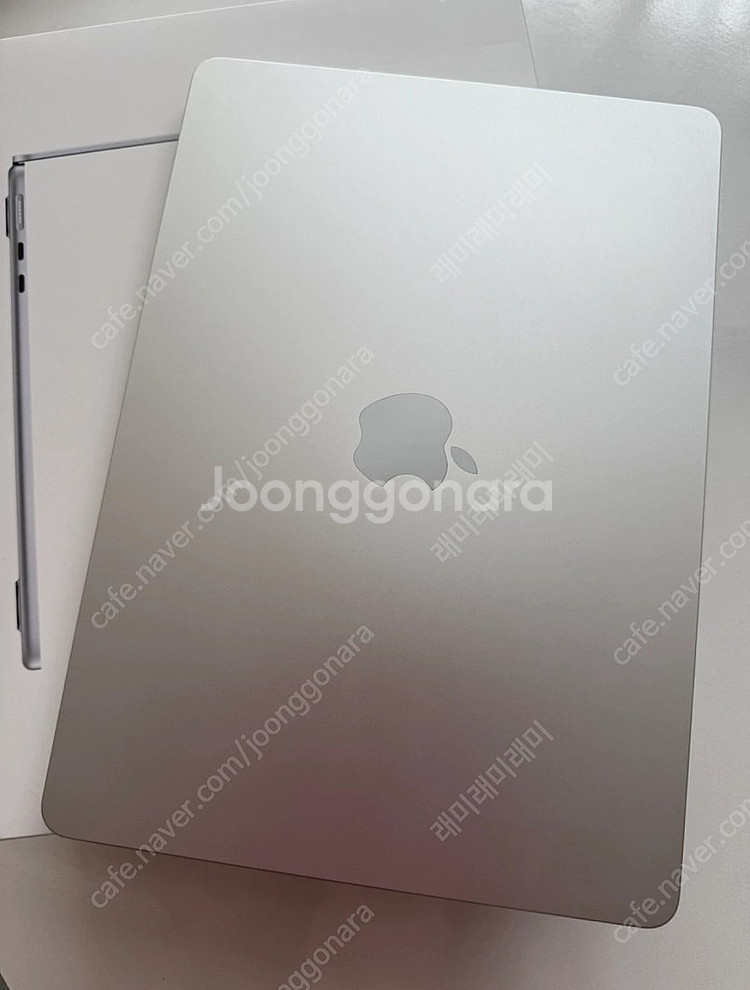 맥북 에어 실버 M2•256GB•13인치 팝니다~!--0