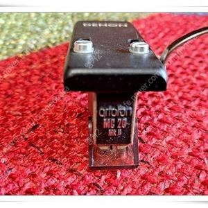 덴마크 오토폰사의 MC승압트랜스인 ORTOFON T-20과 MC Cartridge인 MC20 세트