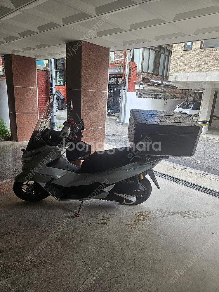 pcx125. 2025년식 4천키로 판매해요--2