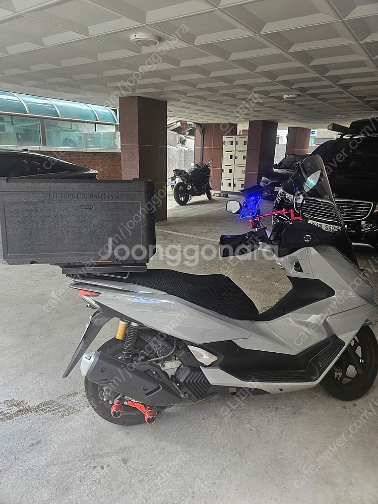 pcx125. 2025년식 4천키로 판매해요--5