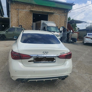 인피니티 q50s 3.5 하이브리드 준비엘 앤드 배기 삽니다.