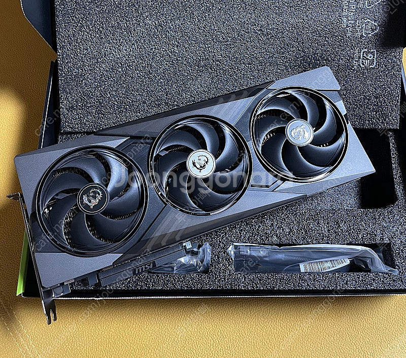 MSI 지포스 RTX 5080 게이밍 트리오 OC D7...--0