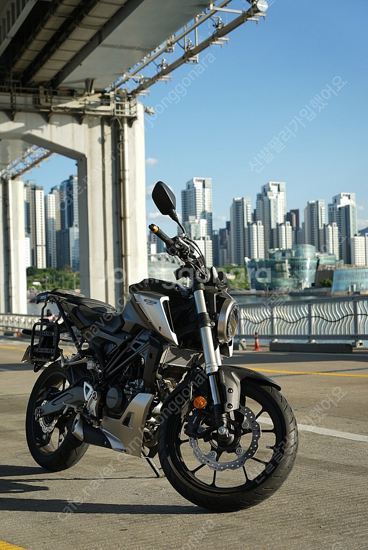 혼다 cb125r 19년식 적은키로수--0