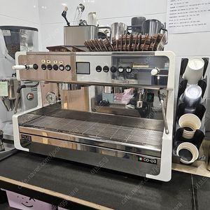 커피머신, 그라인더, 제빙기, 온수디스펜서 일괄판매