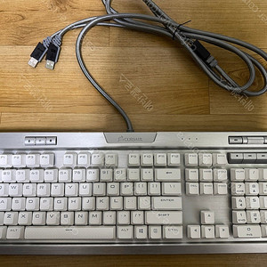 커세어 K70 RGB MK.2 SE 은축 영문판 팝니다.