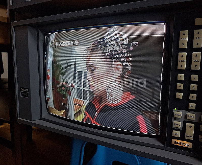 방모 모니터 (명품) BARCO CVM-3237--1