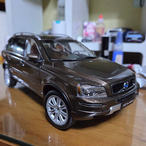 1:18 다이캐스트 볼보 xc90