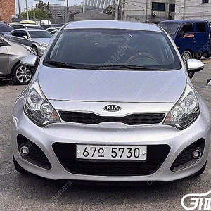 중고차 올뉴프라이드 5DR 1.6GDI 프레스티지 2013 년식 은색 A급 매물