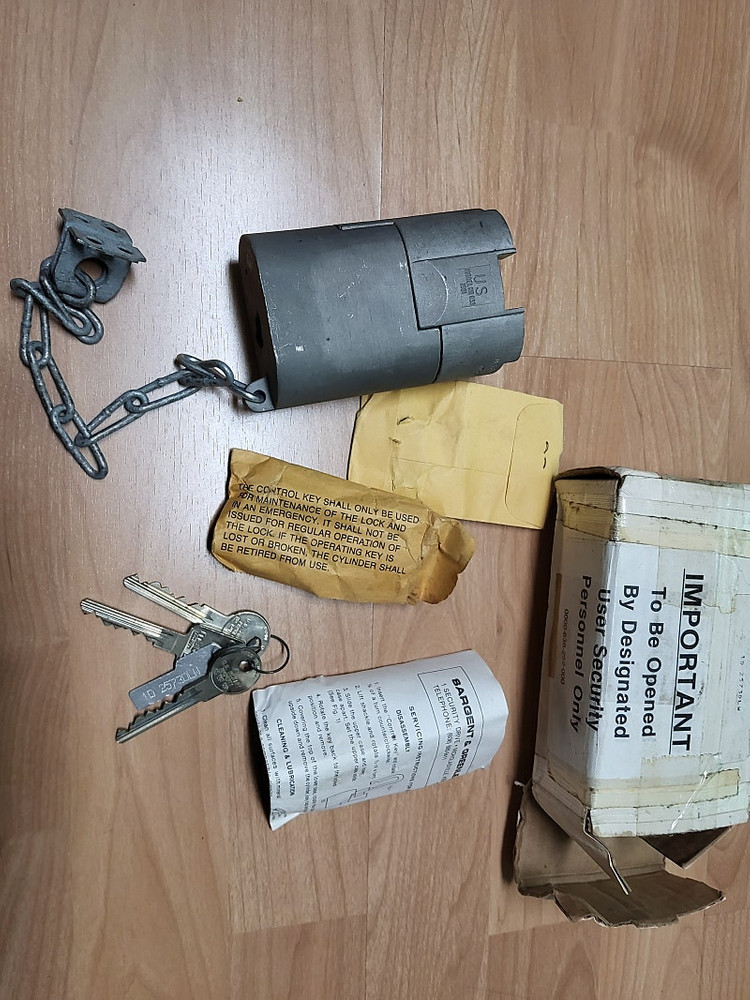 미사용 미군 탄약고 자물통--7