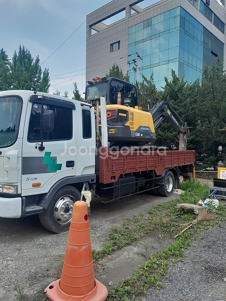 굴삭기(포크레인) 볼보60E 판매--0