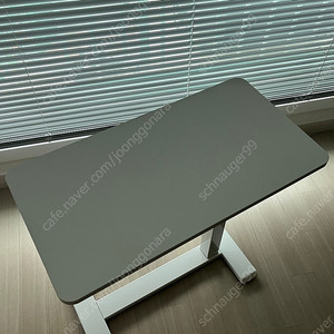 이케아 볼시단 이동식 높이조절 테이블(거의 새것)