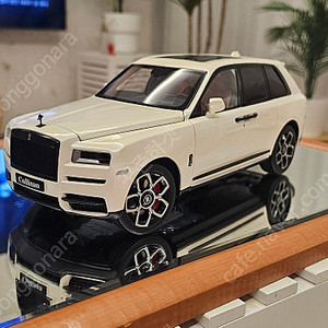 1:18 Kengfai Rolls-Royce Cullinan white 블랙뱃지 판매합니다