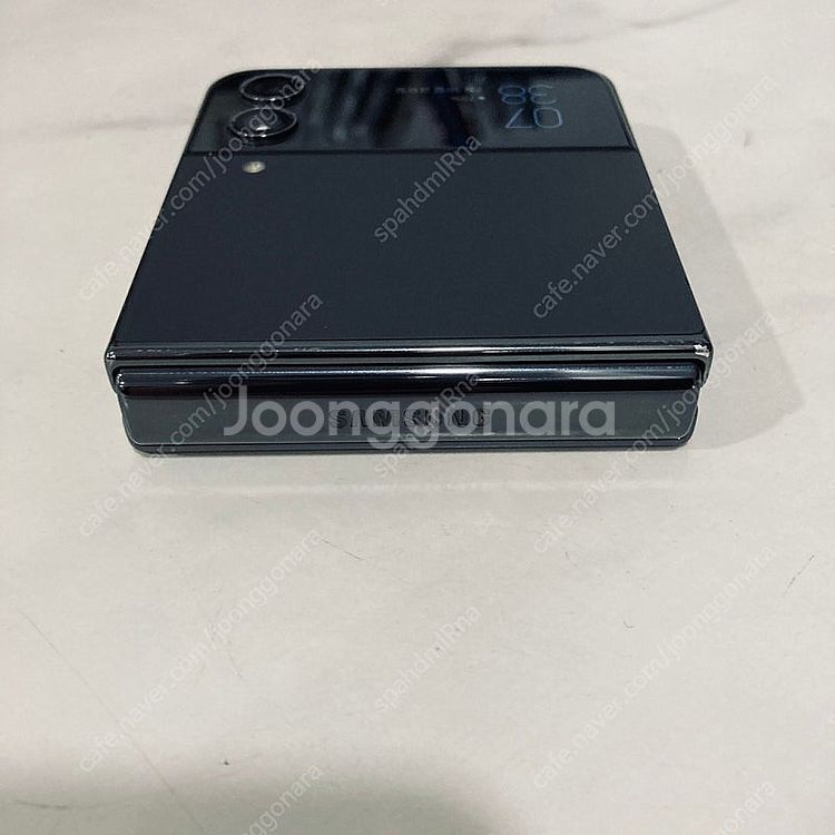 자급제 갤럭시 Z플립4 블랙 256기가 액정S급 매우깨...--4