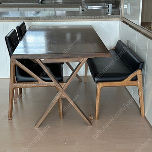 원목 4인용 식탁 (의자, 벤치 포함)