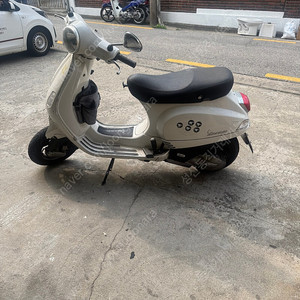 베스파 lx125 18년식 화이트 외관안좋음
