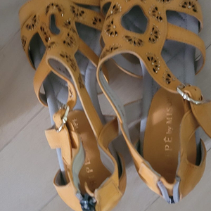 미소페 235사이즈 샌들입니다