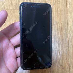 아이폰se3 64g 블랙 팝니다!