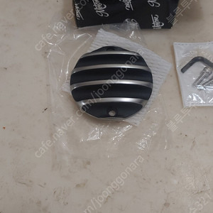 [트라이엄프] 모톤 알터네이터 커버 배지 Ribbed Black/Polish - MMU026 Motone 풀박스 거의새거 (대구 직거래, 택배거래)