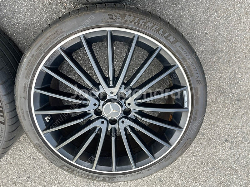벤츠 gla45 amg 20인치 휠타이어 팝니다--2